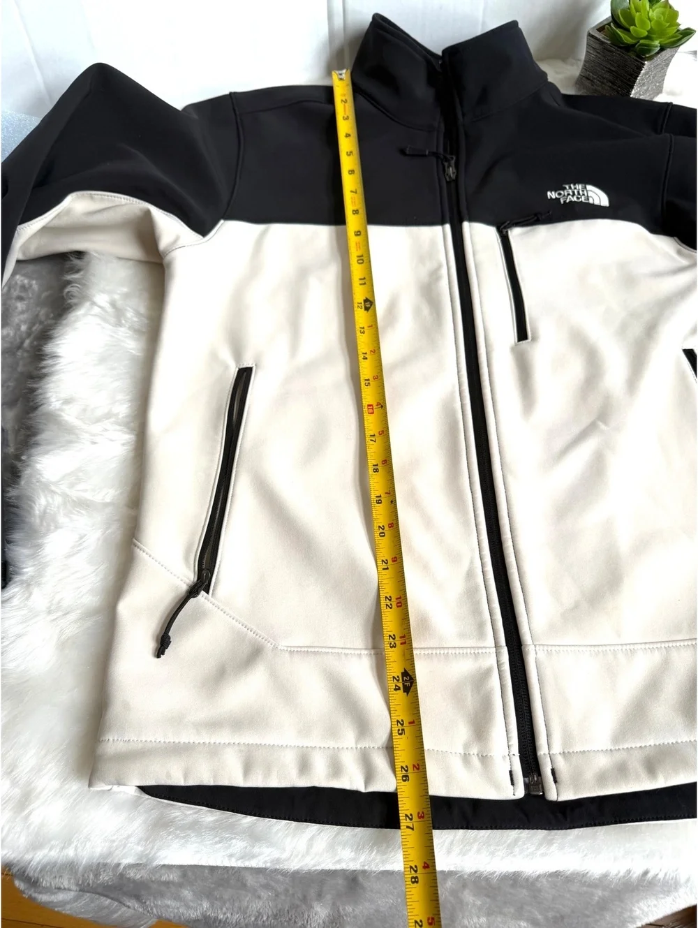 Men’s The North Face Two-Tone Softshell Jacket – Size Small – Black & Cream